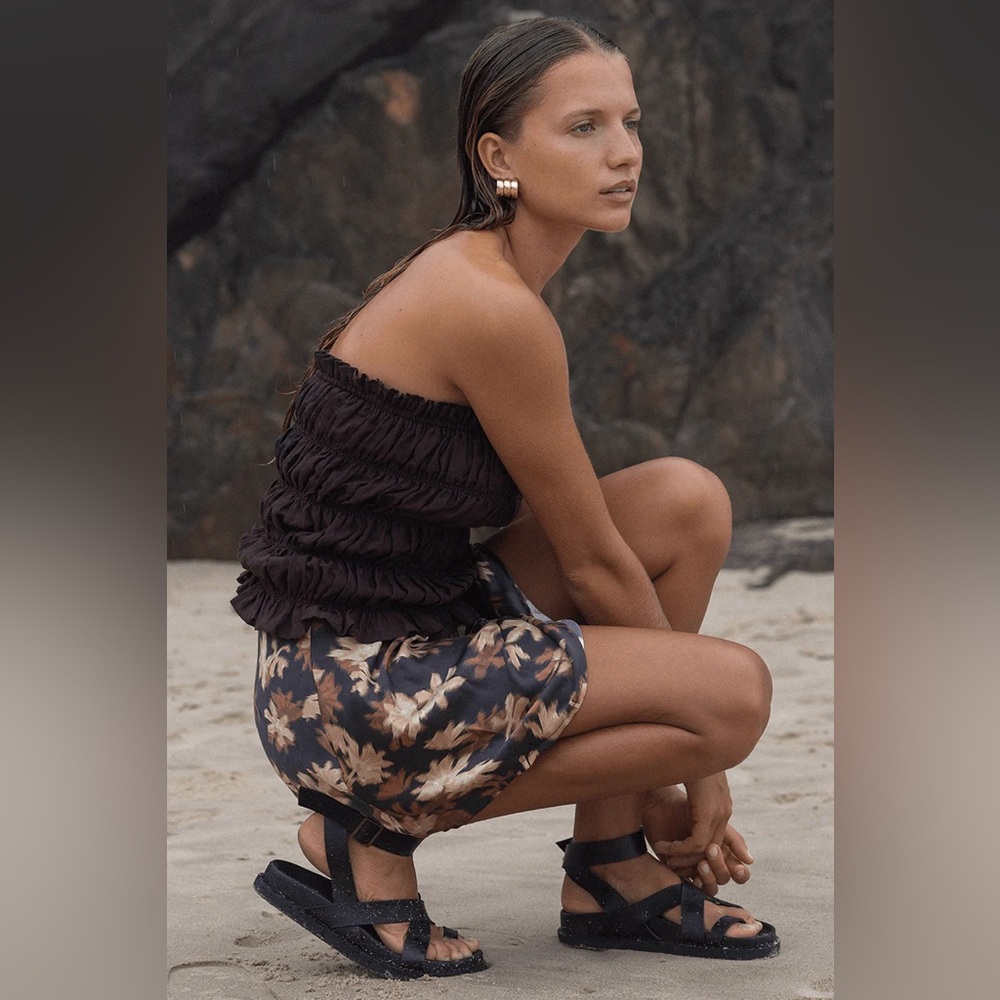 The Bali tailor leni leather strappy black sandal size 7